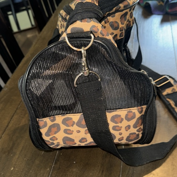 Cheetah Print Animal carrier - Picture 2 of 5